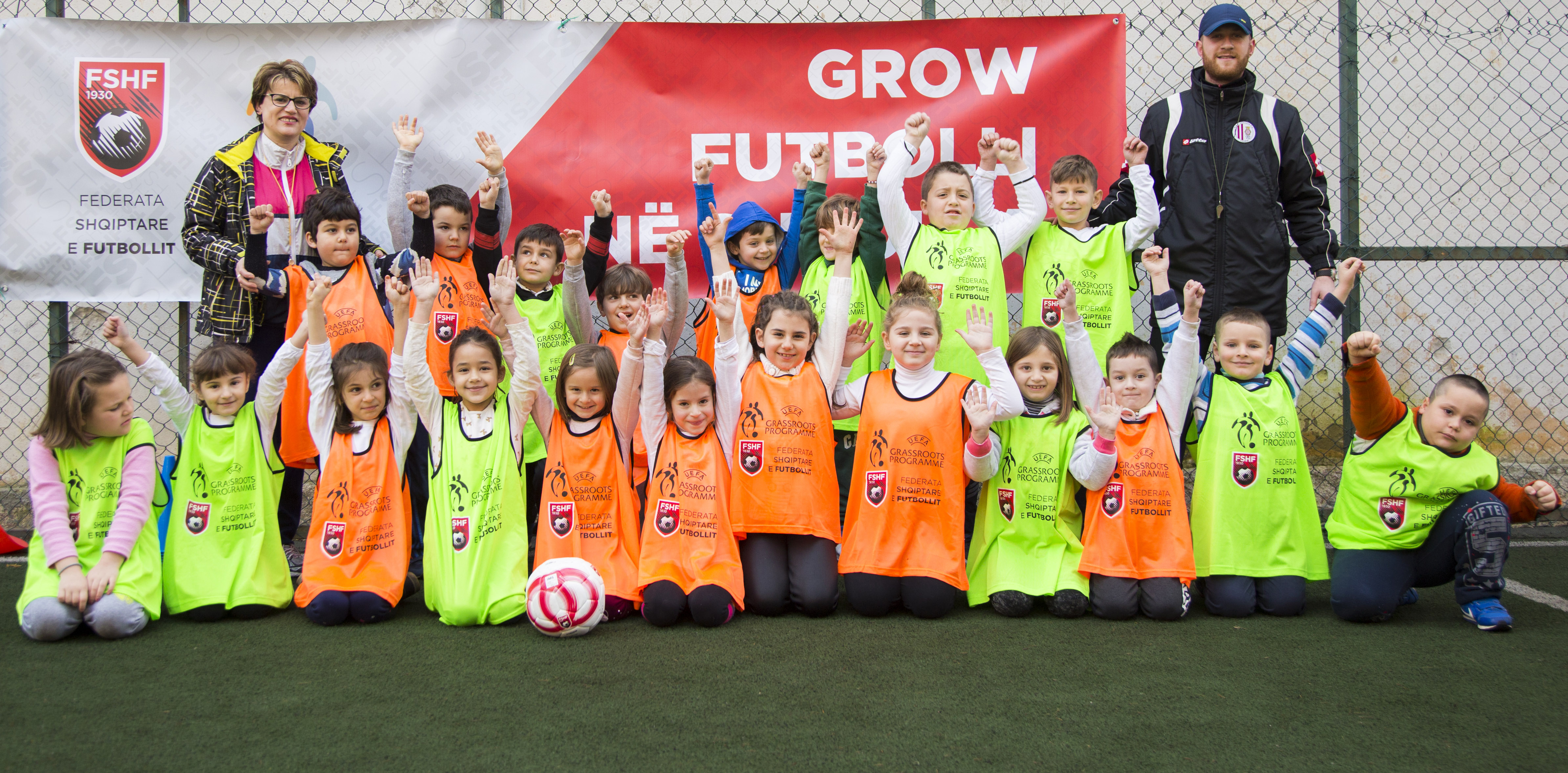 grow ne shkollet e kuqe femijet