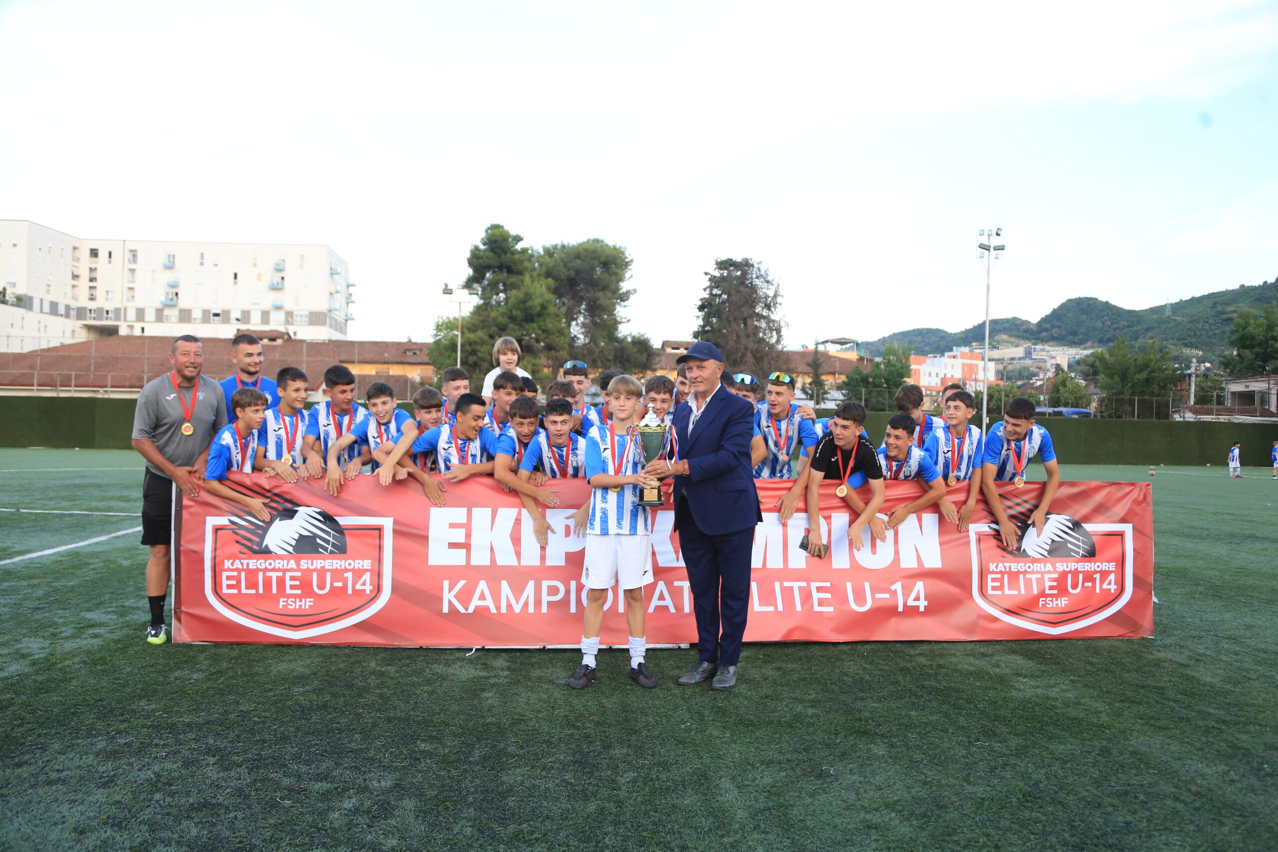 kampionati-elite-2-trofe-per-tiranen-u‑13-dhe-u‑14-kurorezohen-kampionet-e-edicionit-2025-2026