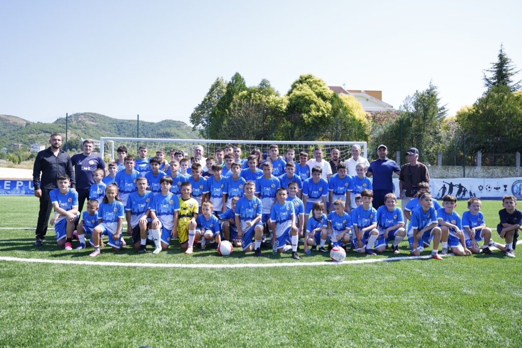presidenti-duka-inauguron-fushen-e-re-ne-picalle-investim-per-femijet-te-rinjte-dhe-te-ardhmen-e-futbollit
